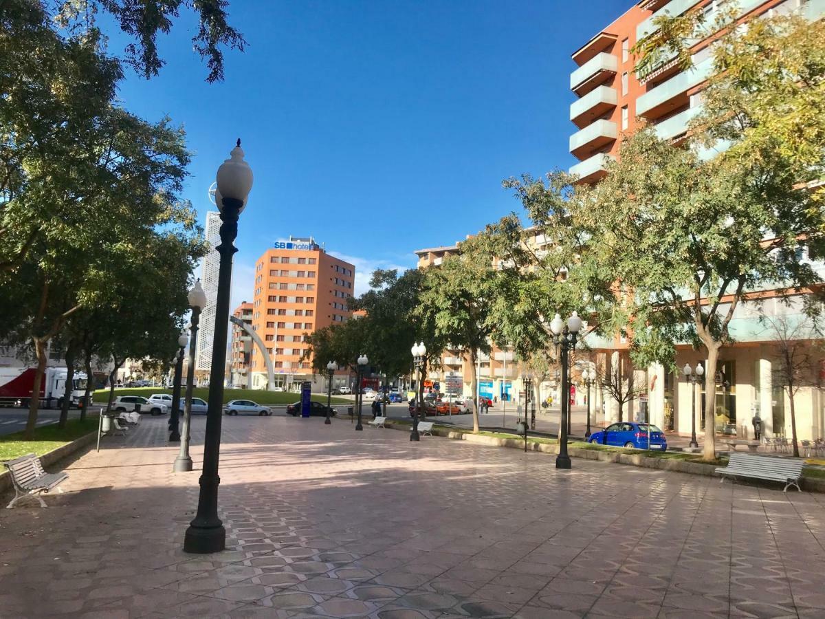 Apartment Rambla Tarragona Free Parking Buitenkant foto